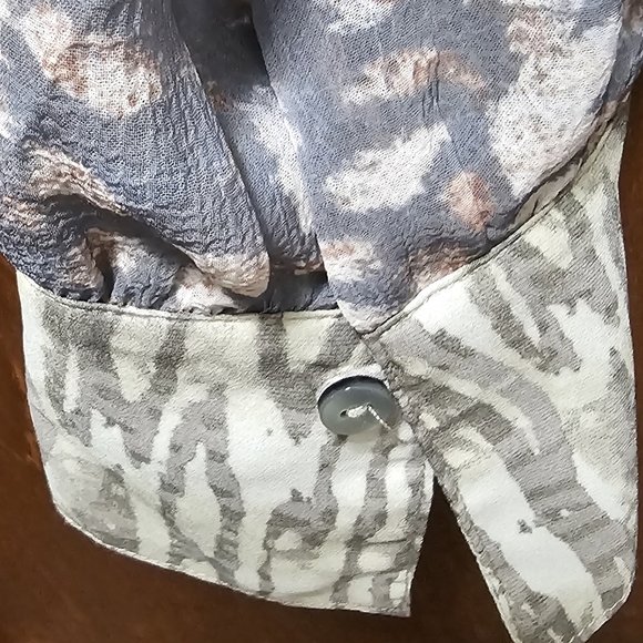 NWT Mystery wrap blouse. Med - Picture 7 of 13